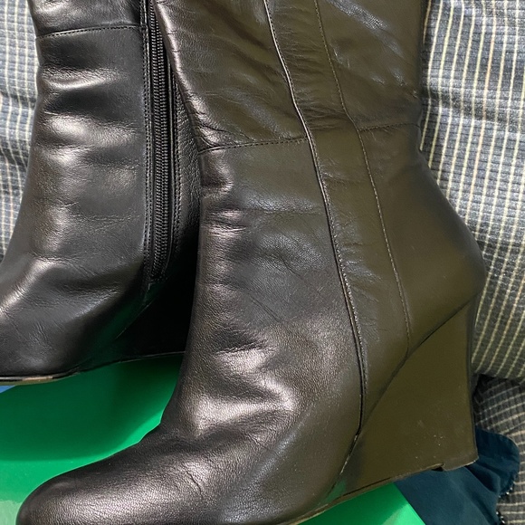 Black leather wedge boots - Picture 1 of 5